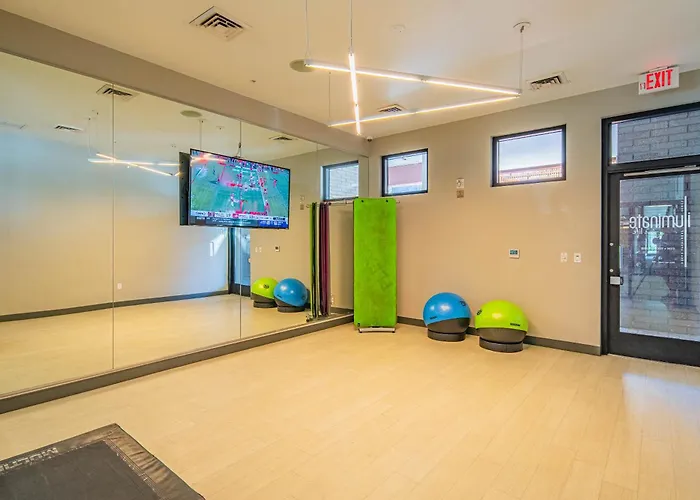 Apartment Near Dt Phx Balcony Wd Pool Gym Parking Phoenix