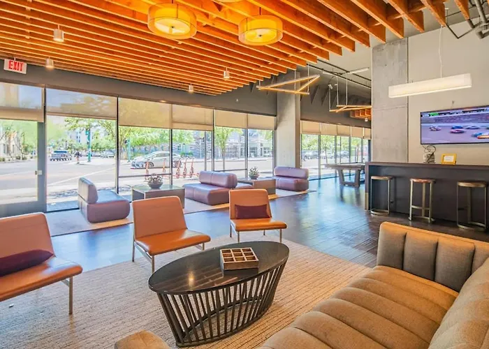 Apartment Near Dt Phx Balcony Wd Pool Gym Parking *