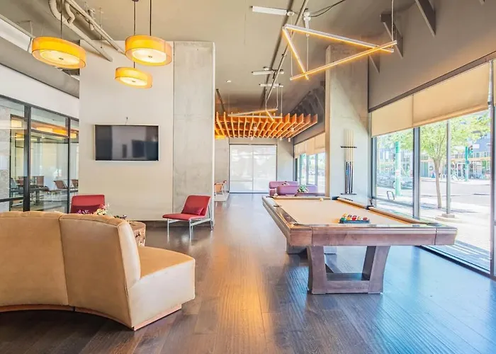 Near Dt Phx Balcony Wd Pool Gym Parking