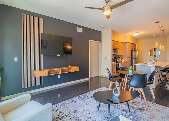 Near Dt Phx Balcony Wd Pool Gym Parking *