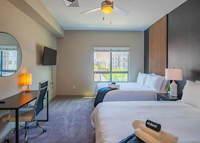 Near Dt Phx Balcony Wd Pool Gym Parking *