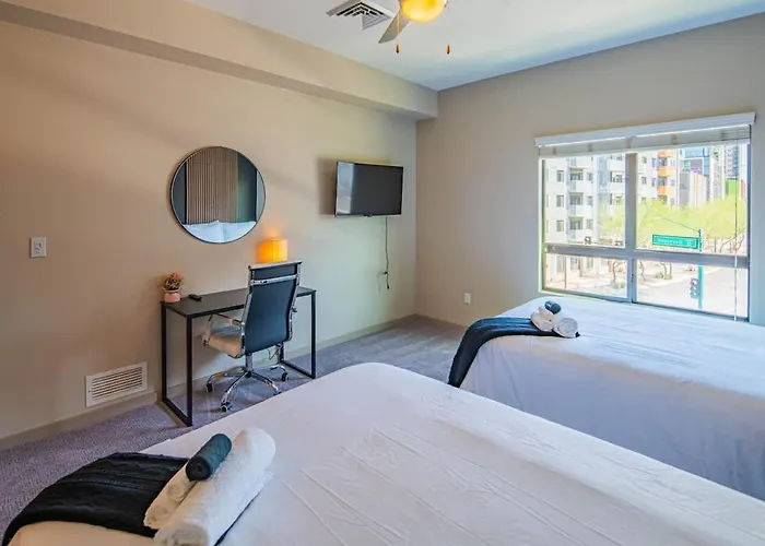 Near Dt Phx Balcony Wd Pool Gym Parking *